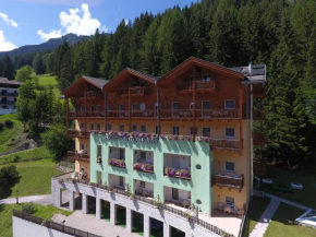 Hotel Stella Montis Campitello Die Fassa